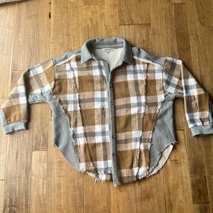 Davi & Dani Flannel and Sweatshirt Patchwork Shacket in Size Medium.